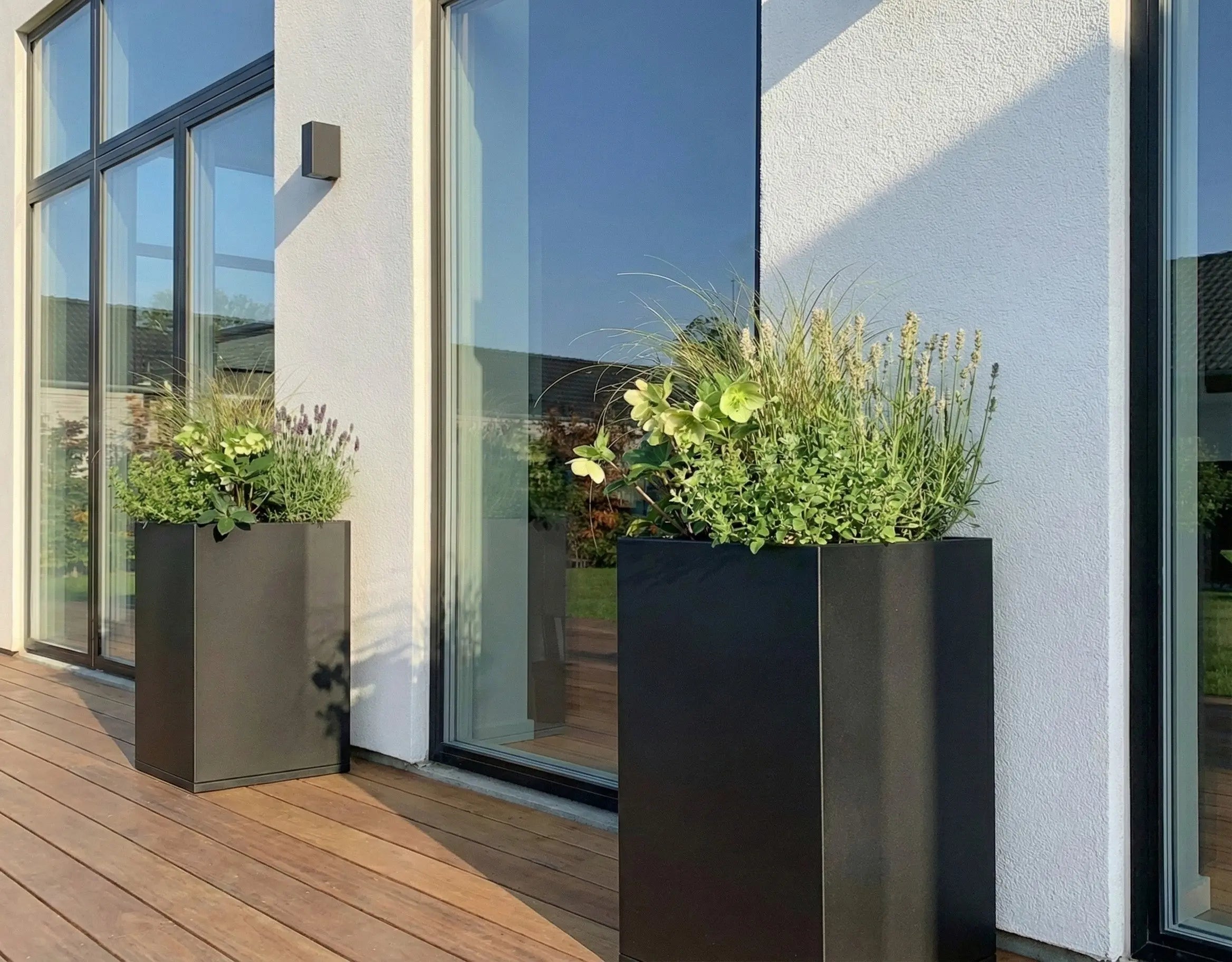 Designplåt Plant Box Kub svart utomhuskruka balkong modernt hus